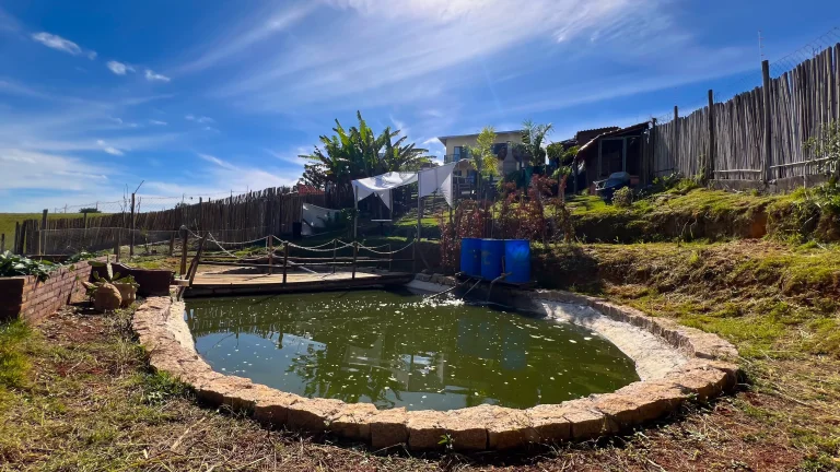 Imagem Chácara em Araçoiaba da Serra-SP, Bairro Campo do Meio: 3 Quartos, 2 Suítes, 1 Sala, 4 Banheiros, 2 Vagas, 250m².