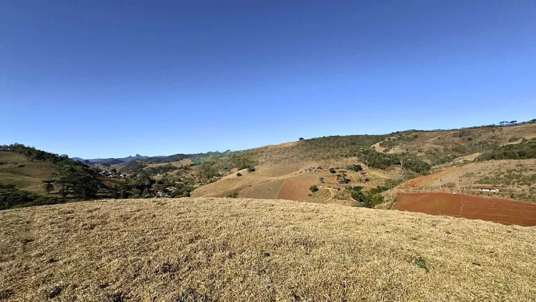 Imagem Domínio de Vista e Eficiência em Santo Antônio do Pinhal: 72.000 m² com Vista para a Pedra do Baú