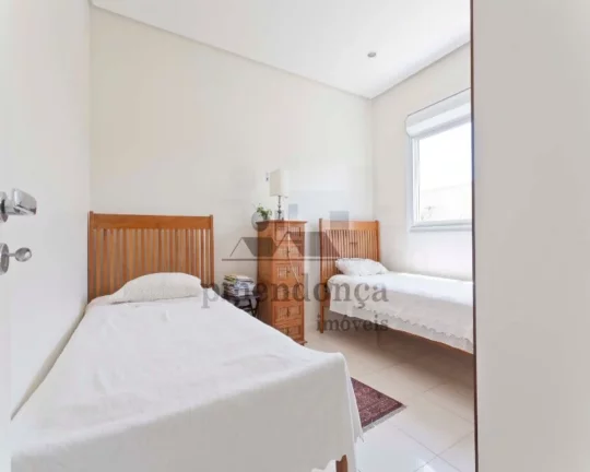 Imagem Cobertura duplex com armários. Piso inferior: Living para 02 ambientes, terraço, 03 dormitórios s...