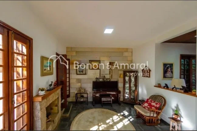 Imagem Casa excelente, com 6 quartos, todos são suítes, 8 banheiros, com elevador, 5 pontos de ar condici...