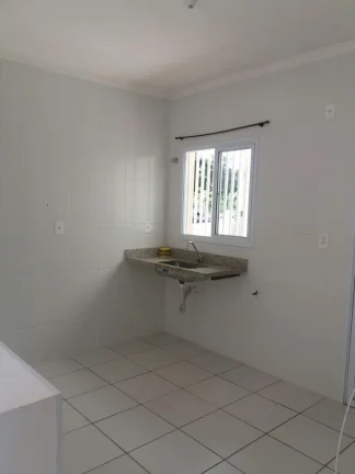 Imagem Casa com 02 dormitórios, sala, cozinha americana, banheiro social com box blindex, lavanderia, quin...