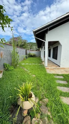 Imagem Casa alto padrão com 5 dormitórios sendo 1 suíte e 3 vagas - Saguaçu | Joinville/SC
