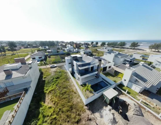 Imagem Casa á venda com 4 dormitórios no Balneário Rosa do Mar em Passo de Torres/SC