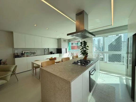 Imagem Apartamento mobiliado com 3 suítes e 2 vagas de garagem em Balneário Camboriú/SC