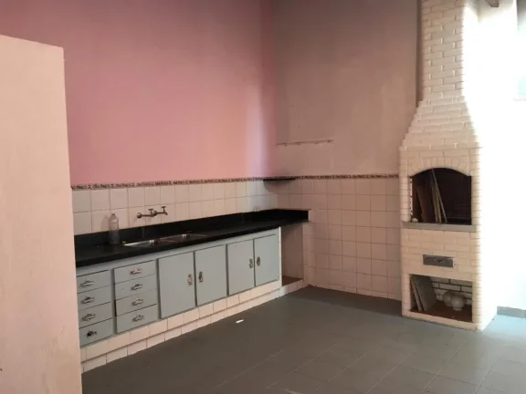 Imagem Casa Central, Venda ou Locação. Residencial/Comercial. Garagem para 3 carros, sala para 2 ambiente...