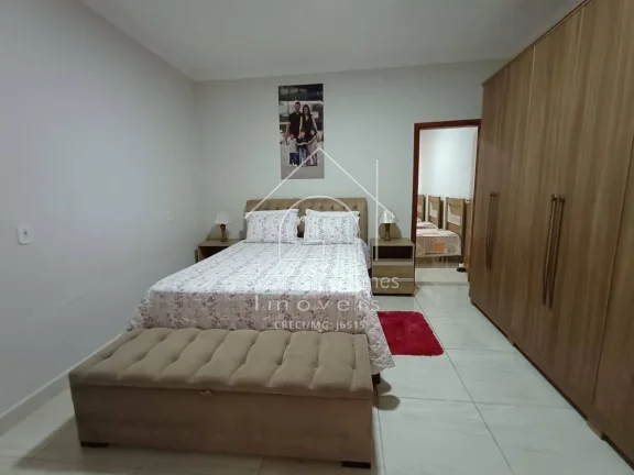 Imagem Casa à venda - Com 5 Quartos - Centro - Mantena - MG