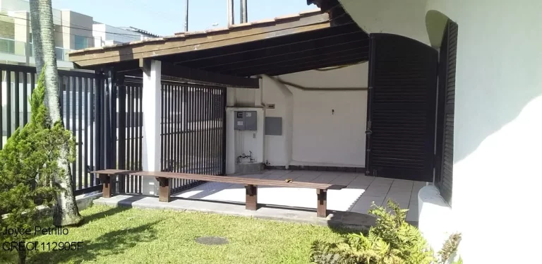 Imagem Casa Com 7 Dormitórios a 60 m Da Praia a Venda Em Peruíbe.