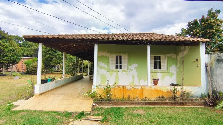 Imagem Casa à venda no Jardim Colonial 1 Araçoiaba da Serra-SP: 2 quartos, 1 sala, 2 banheiros, 2 vagas de garagem, 800m² de área.