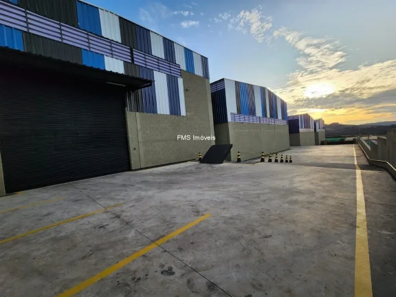 Imagem Galpão para alugar com 1050m2 em Santana de Parnaíba - SP.