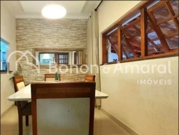 Imagem Com 266m² de área construída, este imóvel conta com uma série de características que vão te e...