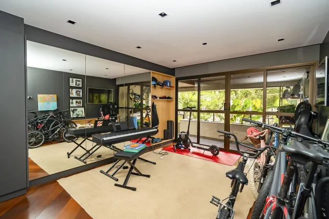 Imagem Luxuoso Apartamento em frente ao Clube Curitibano no coração do Água Verde.