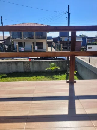 Imagem Imperdível oportunidade de adquirir uma casa com 3 quartos e 6 vagas de garagem em Balneário Rincão-SC, Zona Norte! BRP012