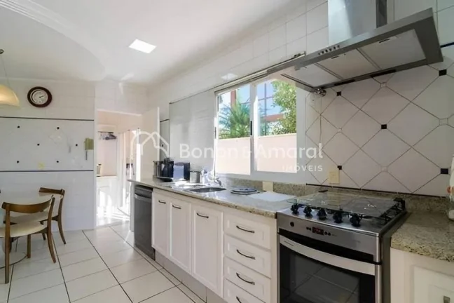Imagem Lindo sobrado com 4 quartos, sendo 1 suíte máster, salas de jantar, estar e TV, cozinha planejada,...
