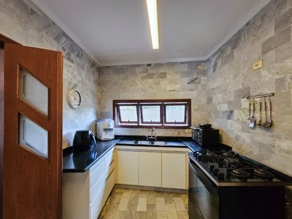 Imagem Casa de Luxo à Venda em Riviera de São Lourenço Módulo 21: 6 Quartos, 6 Suítes, 2 Salas, 3 Vagas de Garagem, 350m² de Área