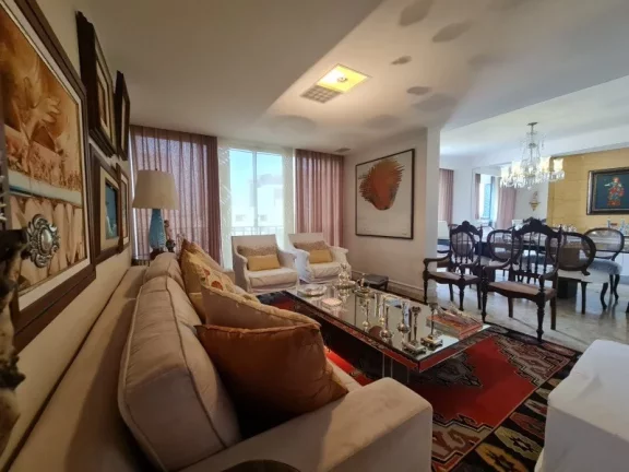 Imagem A 5ª Avenida Imóveis apresenta este charmoso apartamento, com 3 Suites, 04 salas 192,92m2 de área, localizado no bairro da Barra, próximo ao farol