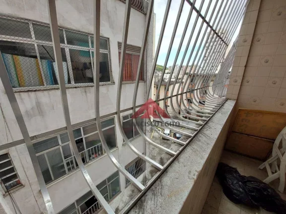 Imagem Apartamento com sala dois quartos,cozinha,area de serviço e a dependencia revertida para um terceiro quarto,colado ao super mercado Real,e próximo ao