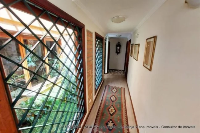 Imagem Belíssima propriedade com ares de Casa de Campo na Granja Viana!