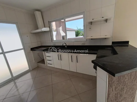 Imagem O imóvel conta com três dormitórios, sendo uma suíte, ampla sala para dois ambientes e garagem p...