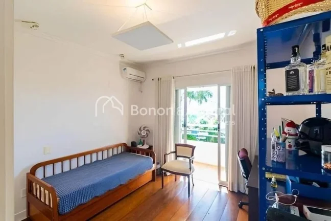 Imagem Lindo sobrado com 4 quartos, sendo 1 suíte máster, salas de jantar, estar e TV, cozinha planejada,...