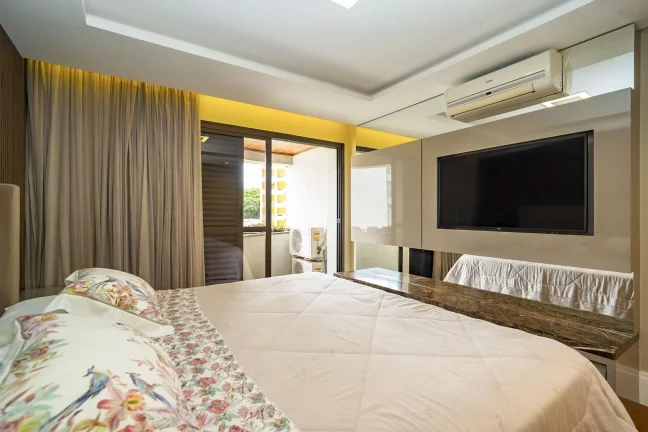 Imagem Luxuoso Apartamento em frente ao Clube Curitibano no coração do Água Verde.