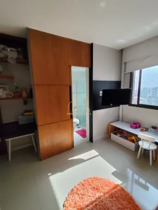 Imagem Apartamento de Luxo à Venda em Patamares: 4 Quartos, 4 Suítes, 3 Salas, 5 Banheiros, 3 Vagas, 196m² - Salvador-BA