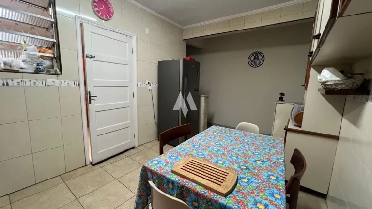Imagem Casa sobresposta baixa com 03 dormitórios á venda em Santos
