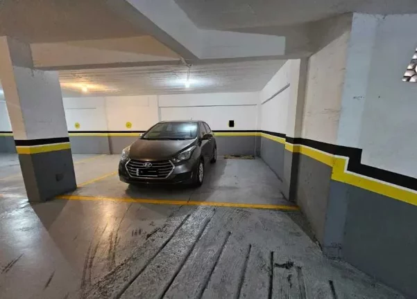 Imagem Apartamento quadra mar com 3 dormitórios sendo 1 suíte e 2 vagas de garagem Balneário Camboriú/SC