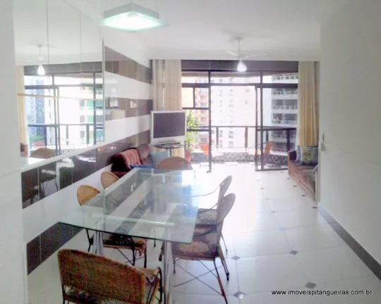 Imagem PRAIA DAS PITANGUEIRAS - LOCAL NOBRE ,AMPLO APARTAMENTO CLARO E AREJADO, 2 VAGAS DE GARAGEM ,PRÉDIO COM LAZER.