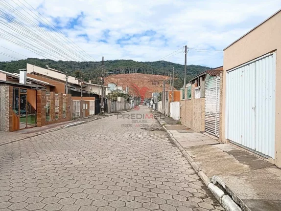 Imagem Casa no Santa Regina: Oportunidade de Sair do Aluguel em Itajaí