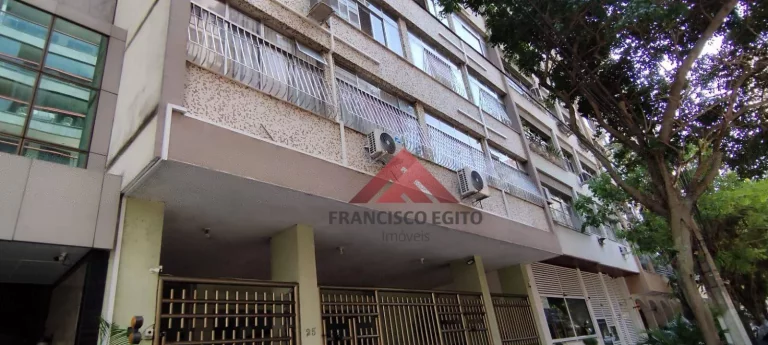 Imagem Apartamento em local previlegiado em icarai,a 40metros da praia,composto de sala 02 quartos,wc social,cozinha,area de serviço,e dependencias completas