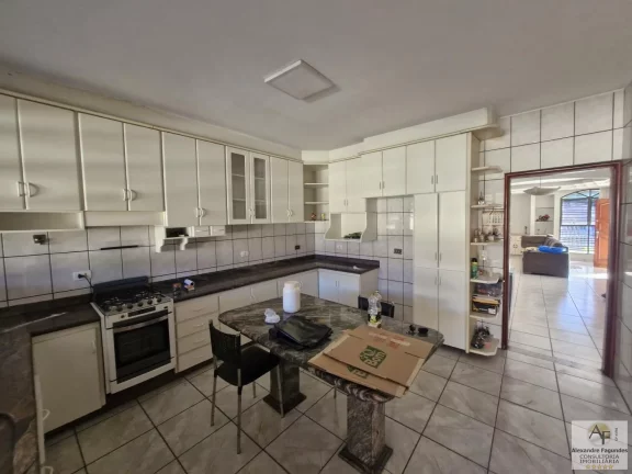 Imagem Casa para Venda em Goiânia, Aeroviário, 3 dormitórios, 1 suíte, 3 banheiros, 4 vagas