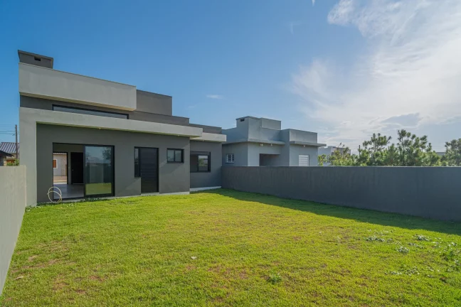 Imagem Casa à venda, com 3 quartos, 107m²