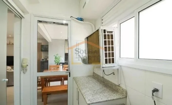 Imagem Apartamento de 84 m², com 3 dormitórios, sendo 1 suíte, 2 banheiros e 2 vagas de garagem, localiz...