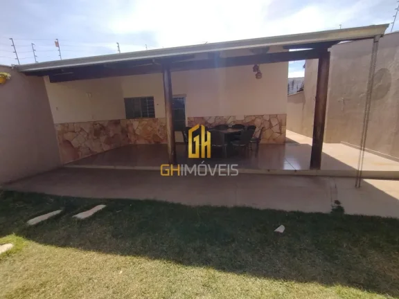 Imagem Casa com 3 quartos no Bairro Ilda, em terreno com 240m² com 90m² de área construída possui:- Sal...