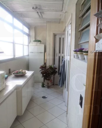 Imagem Apartamento com living para 02 ambientes, 03 dormitórios sendo 01 suíte com piso de carpete, banhe...