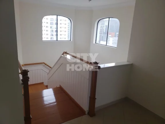 Imagem Cobertura ampla e super iluminada. Conta com pé direito alto em todo o apartamento ambientes amplos...