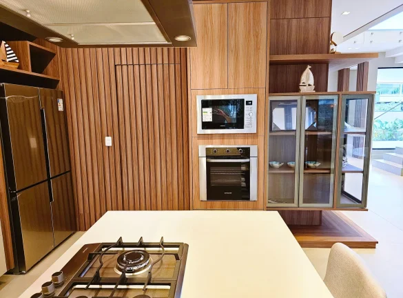 Imagem Casa de Luxo à Venda na Riviera de São Lourenço Módulo 16: 5 Quartos, 5 Suítes, Piscina e Área Gourmet