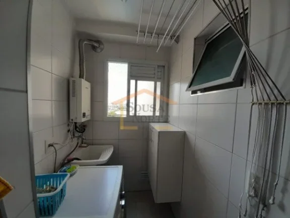 Imagem Apartamento com 3 dormitórios, sendo 1 suíte, todos com armários planejados. Cozinha funcional in...