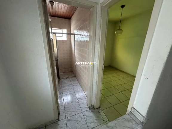 Imagem Casa de Esquina Ideal para por comércio clínica, escritórios perto da Marginal