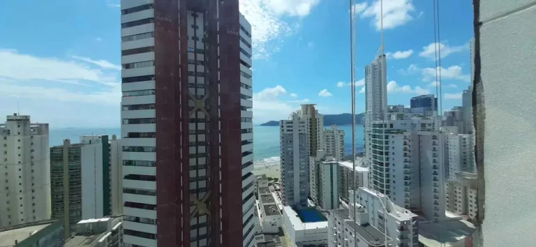 Imagem Apartamento com 4 dormitórios sendo 2 suítes e 3 vagas de garagem em Balneário Camboriú/SC