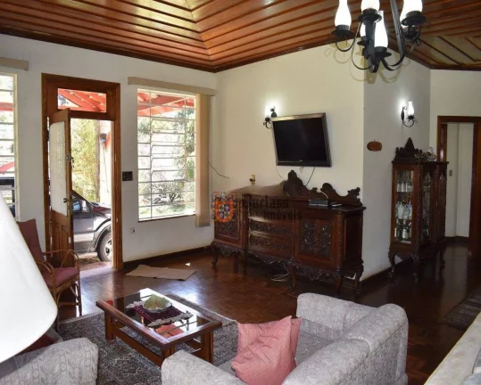 Imagem Casa com 3 dormitórios à venda, 270 m² por R$ 1.200.000 - Vila Abernéssia - Campos do Jordão/SP