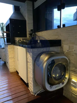 Imagem Apartamento à venda na Vila Suzana, São Paulo-SP: 1 quarto, 1 suíte, 2 vagas e 89m², Banheira de hidromassagem na sacada. Venha morar no seu sonho!
