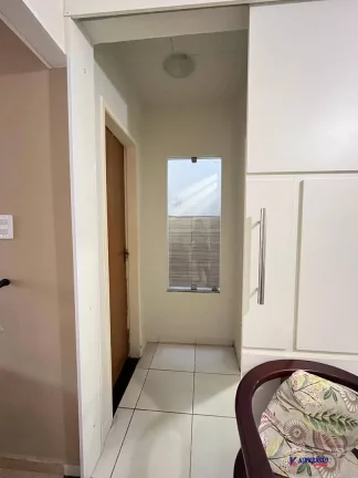Imagem VENDO CASA DE 2/4 SENDO UMA SUITE