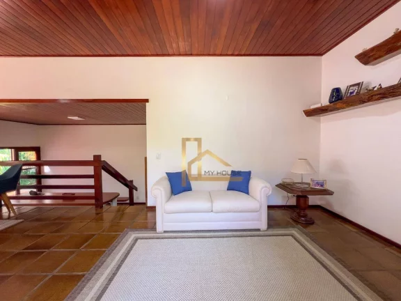 Imagem Casa Linear com 5 suítes dentro de condomínio clube - Apenas 3 minutos da Feirinha do Alto