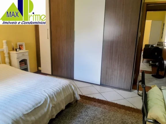 Imagem Casa à venda no Tatuapé, São Paulo. 300m², 3 dormitórios, 2 suítes, garagem para 2 carros. Próximo ao metrô Carrao. Agende sua visita!