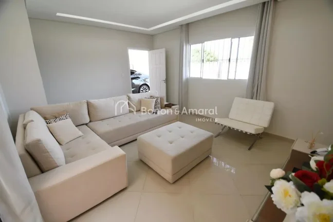 Imagem Esta casa é uma excelente opção para quem busca conforto e funcionalidade. Com três quartos, sen...