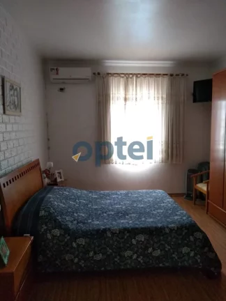 Imagem Casa Mobiliada com 240 m², sendo 3 quartos 1 suite, 4 banheiros, 3 vagas com área gourmet com churrasqueira,Piscina, forno de lenha e forna de pizza.