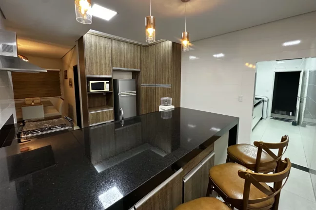 Imagem Casa de vila para venda em Vila Santa Cruz com 3 quartos, sendo 2 suítes, 280m2