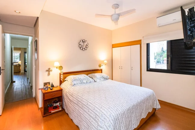 Imagem APARTAMENTO CAMPO BELO 110,00 M ÁREA ÚTIL 3 DORMITÓRIOS 1 DELES SUÍTE LAVABO SALA 3 AMBIENTES LAREIRA COZINHA AREA SERVIÇO 2 VAGAS PISCINA FITNESS