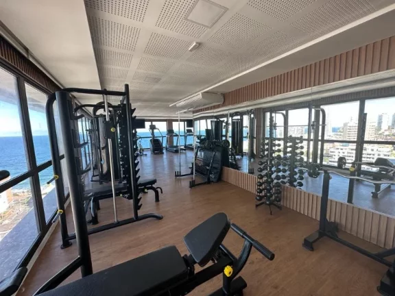 Imagem A 5ª Avenida Imóveis selecionou esta oportunidade de STUDIO c/ varanda integrada, totalmente mobiliada e decorada no BARRA PREMIUM: por R$500.000,00